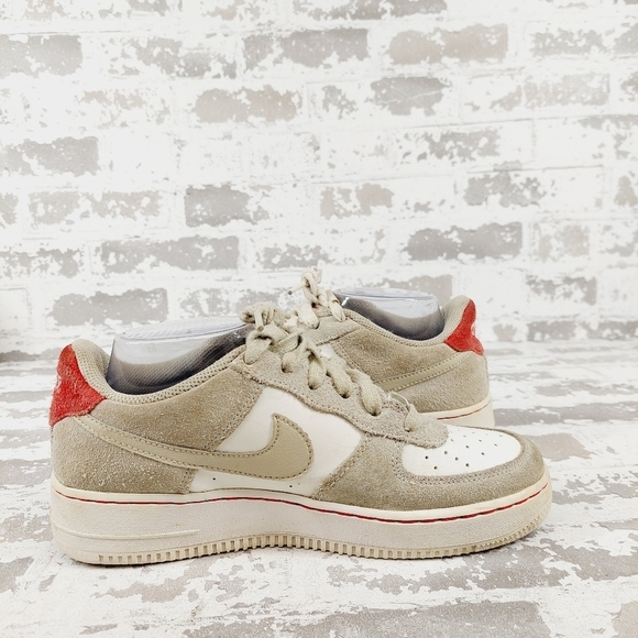 Nike Air Force 1 LV8 S50 Light Stone University Red Athleisure Sneakers W292 - Picture 6 of 10